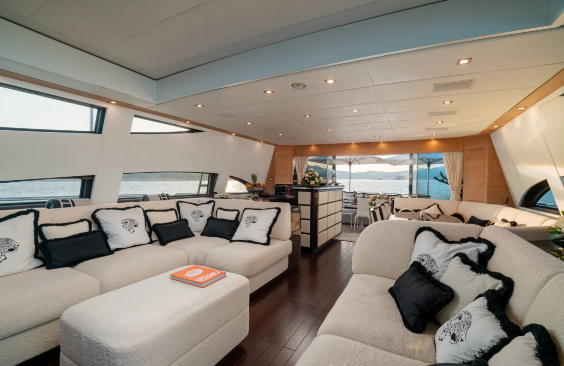 An image of Manu V yacht