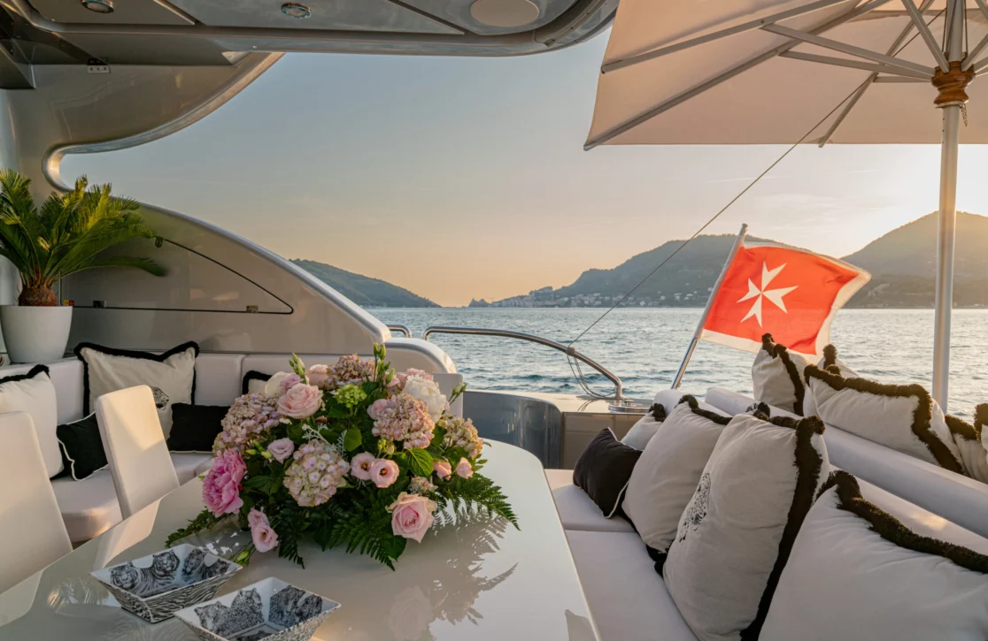An image of Manu V yacht