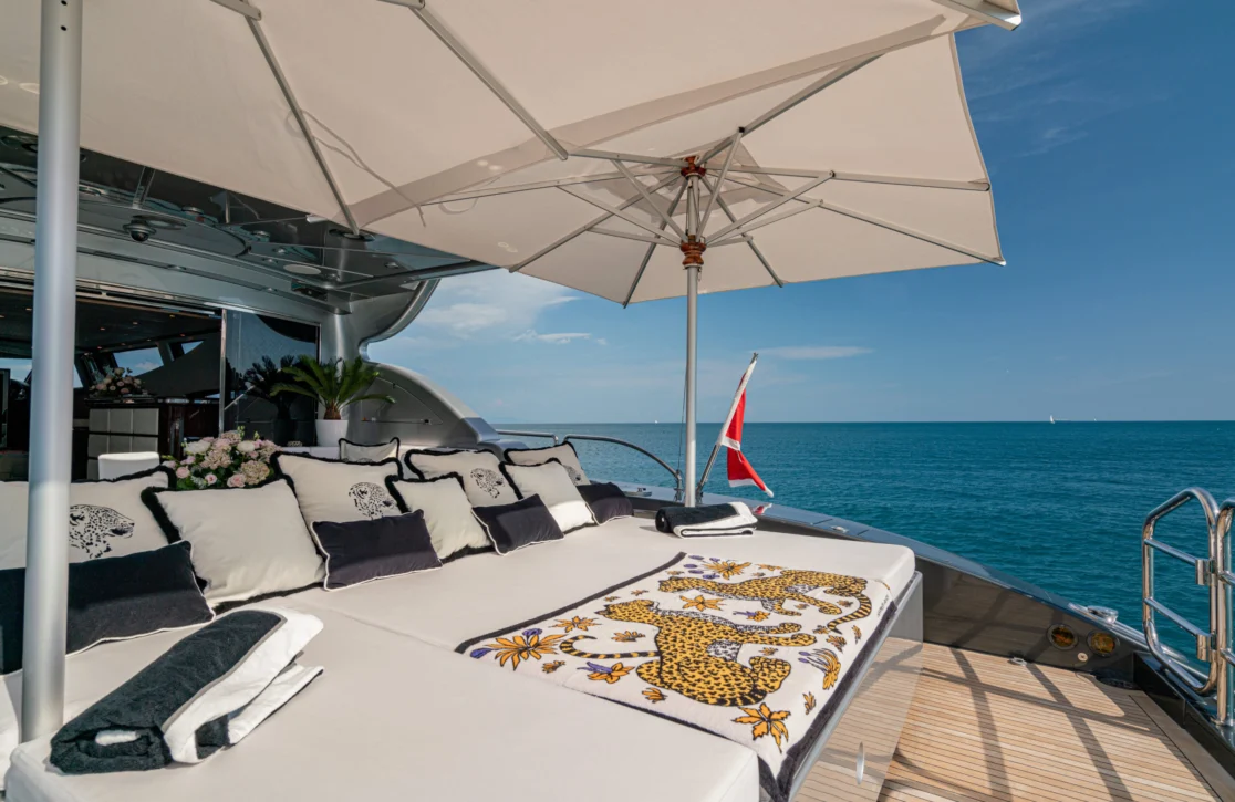An image of Manu V yacht