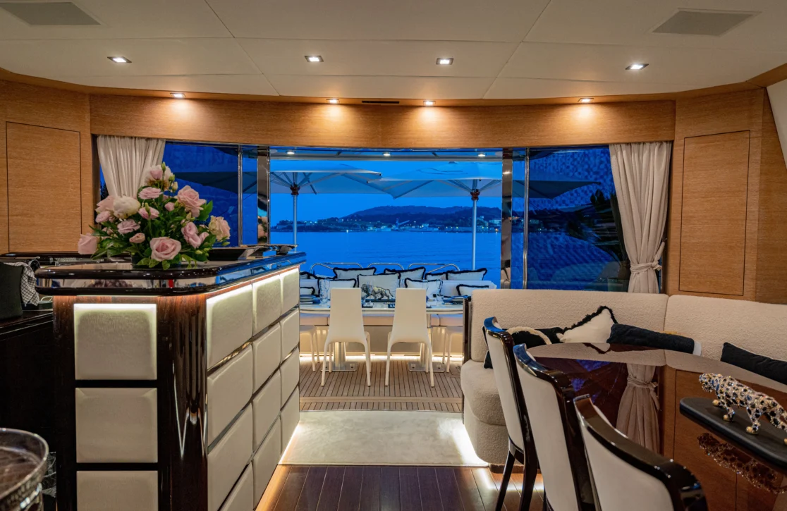 An image of Manu V yacht