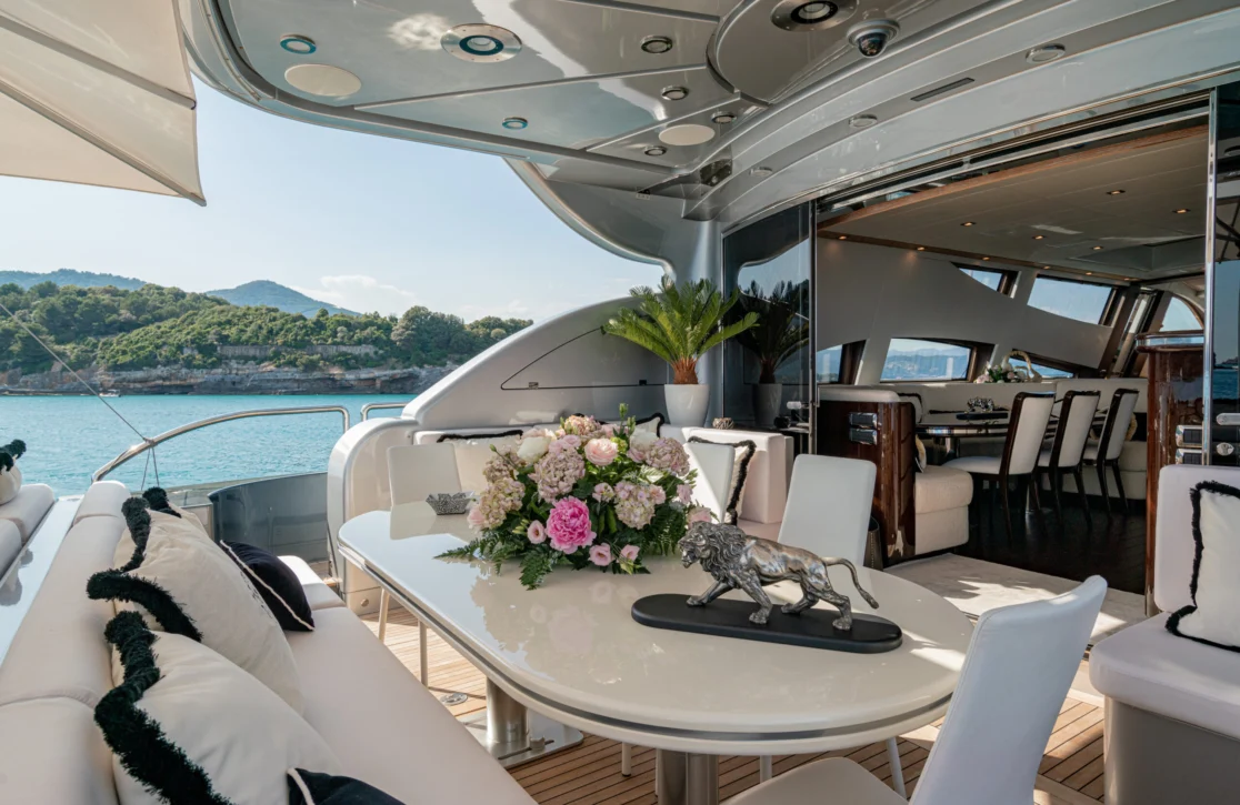 An image of Manu V yacht