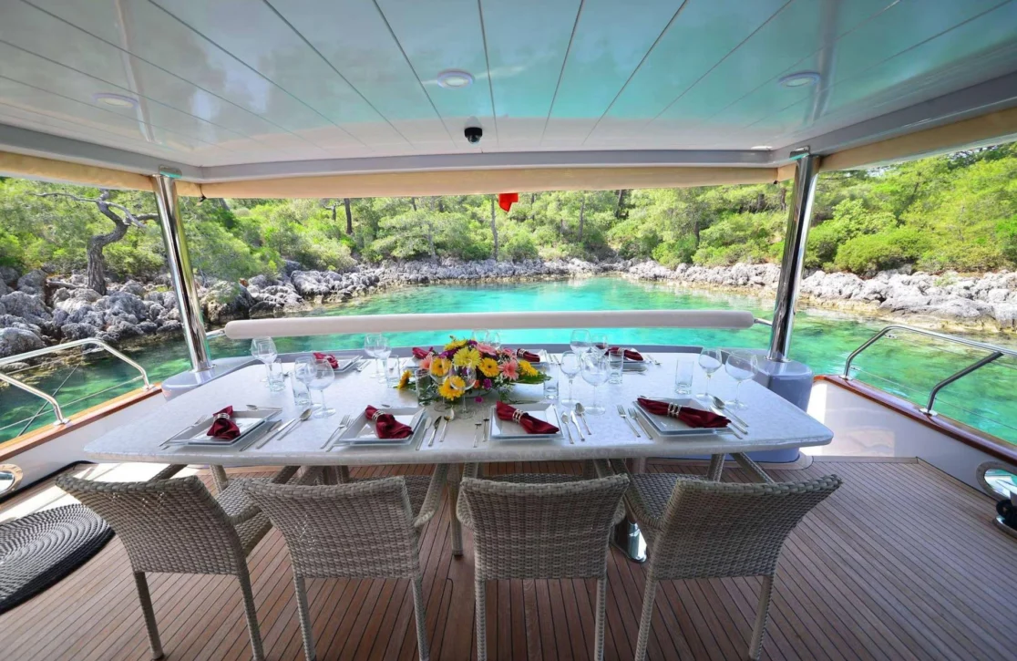 An image of Immersive yacht