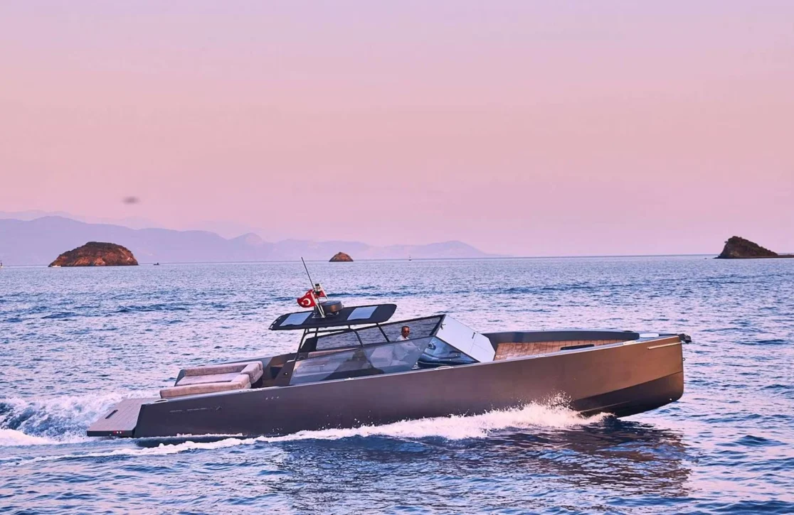 An image of Immersive yacht