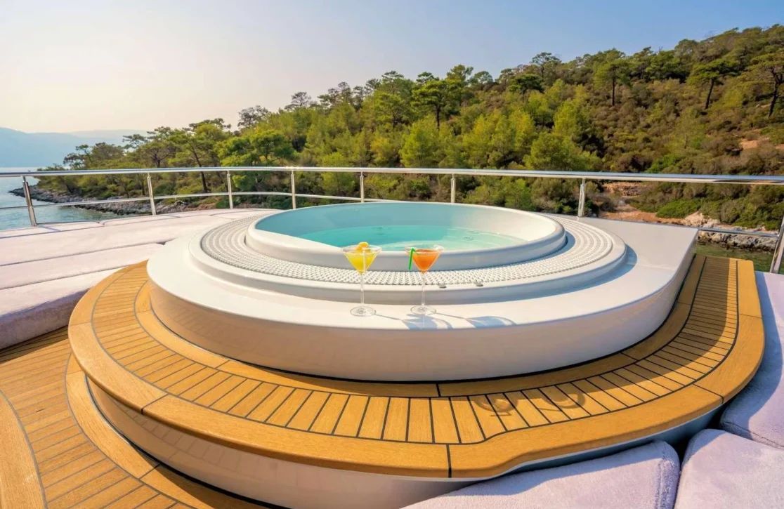 An image of Immersive yacht