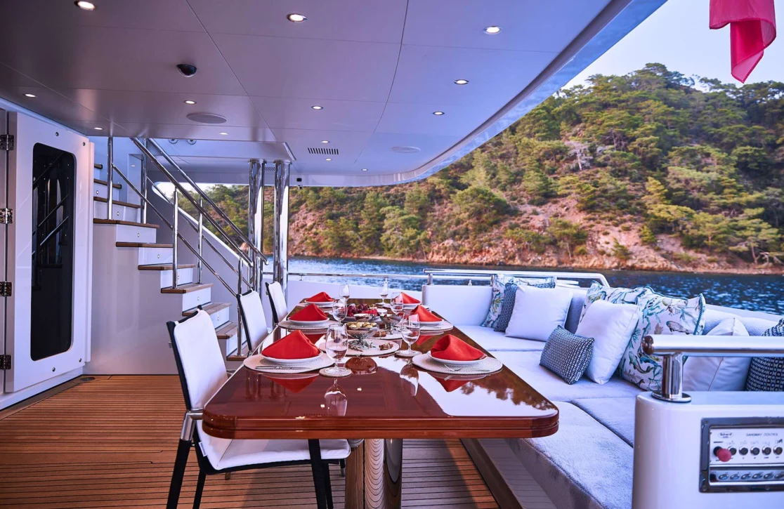 An image of Immersive yacht