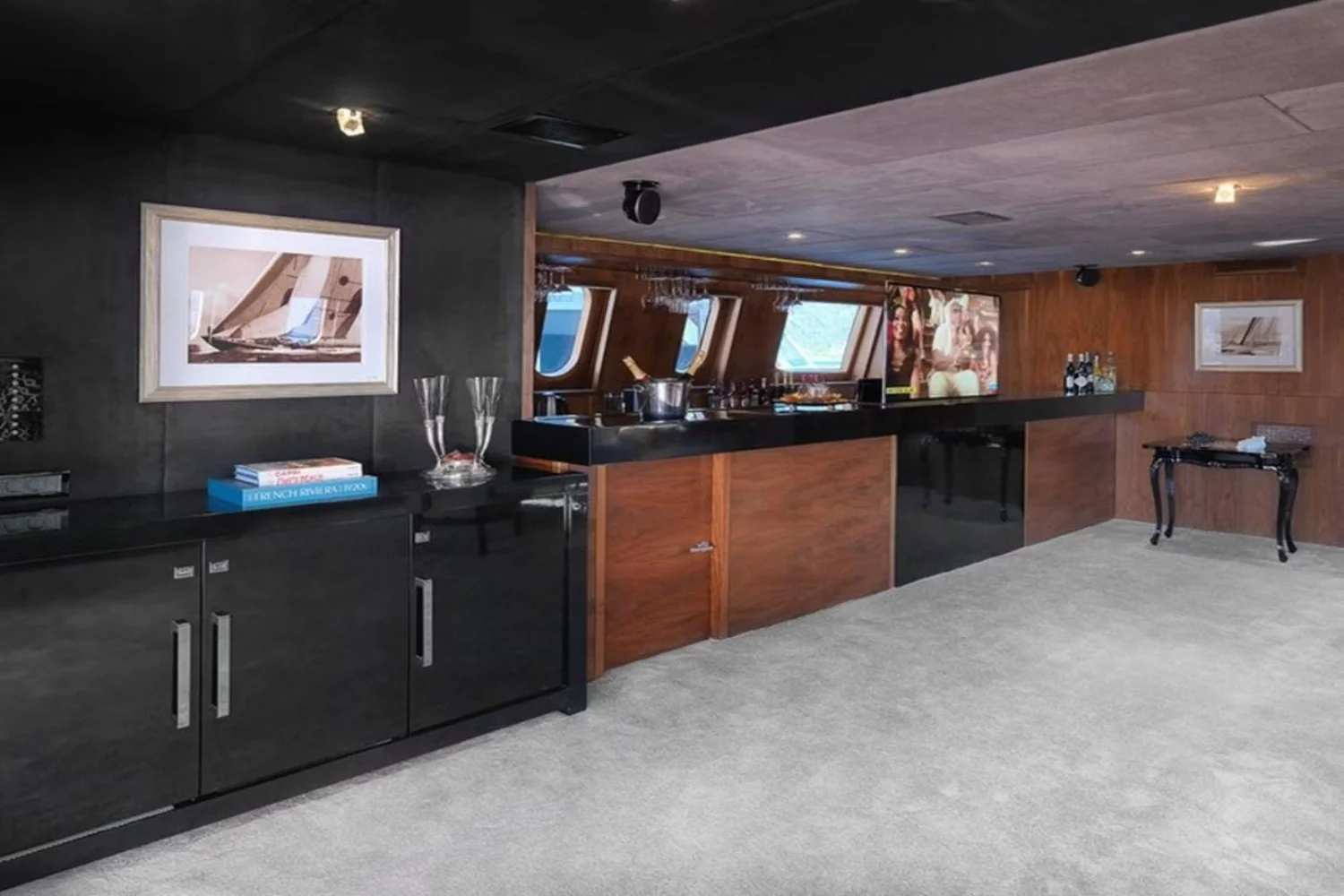 A preview of interior Bar or dance club