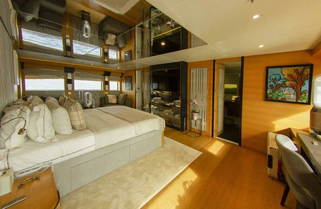 An image of Darling yacht