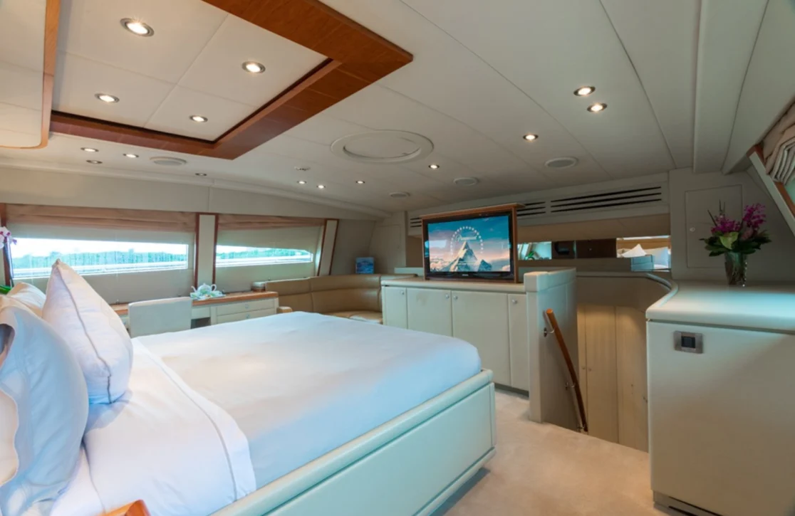 An image of Picnic yacht