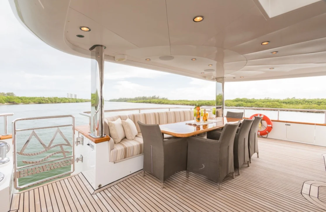 An image of Picnic yacht