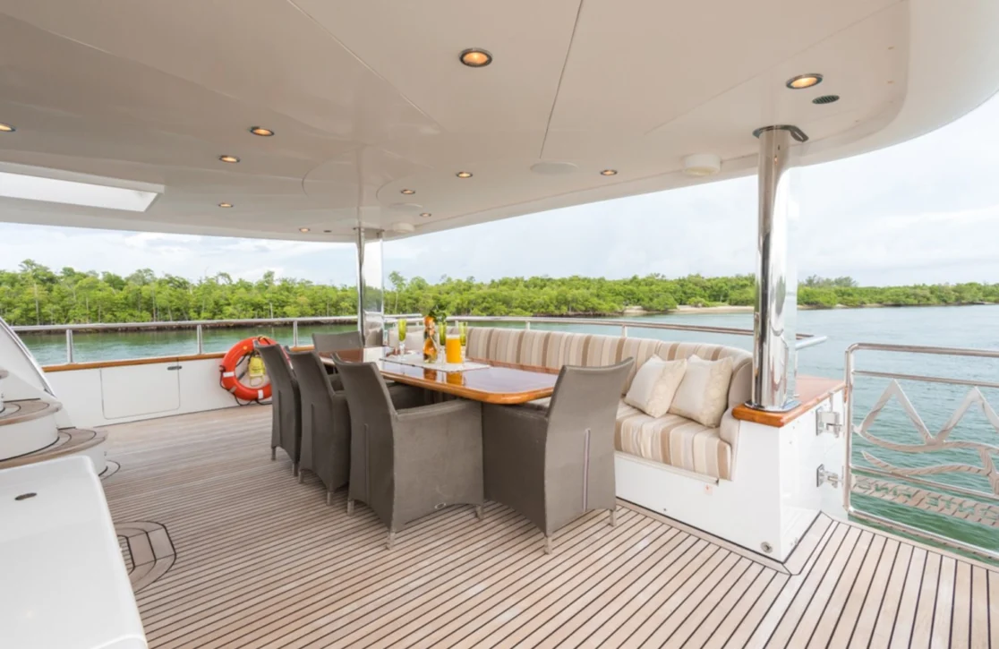 An image of Picnic yacht