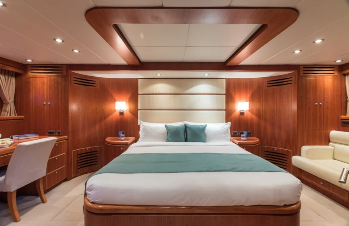 An image of Picnic yacht