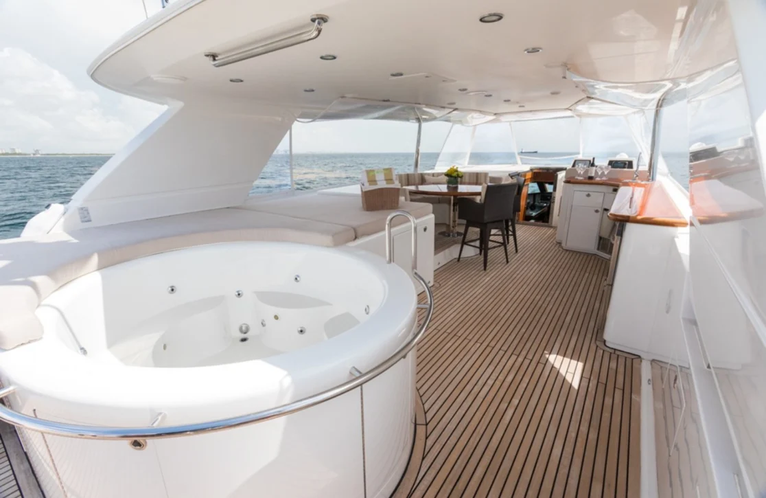 An image of Picnic yacht