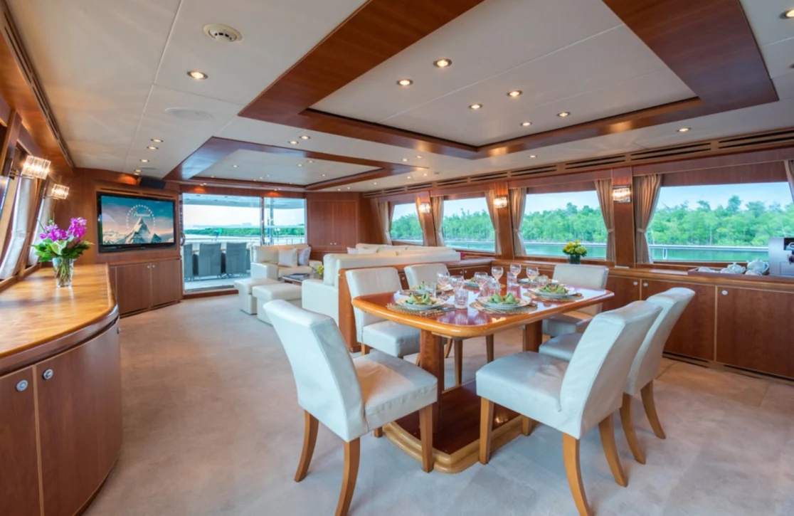 An image of Picnic yacht