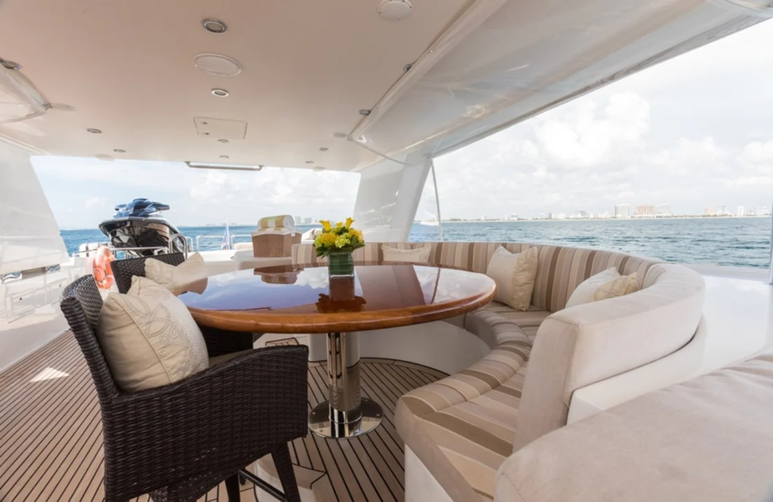 An image of Picnic yacht