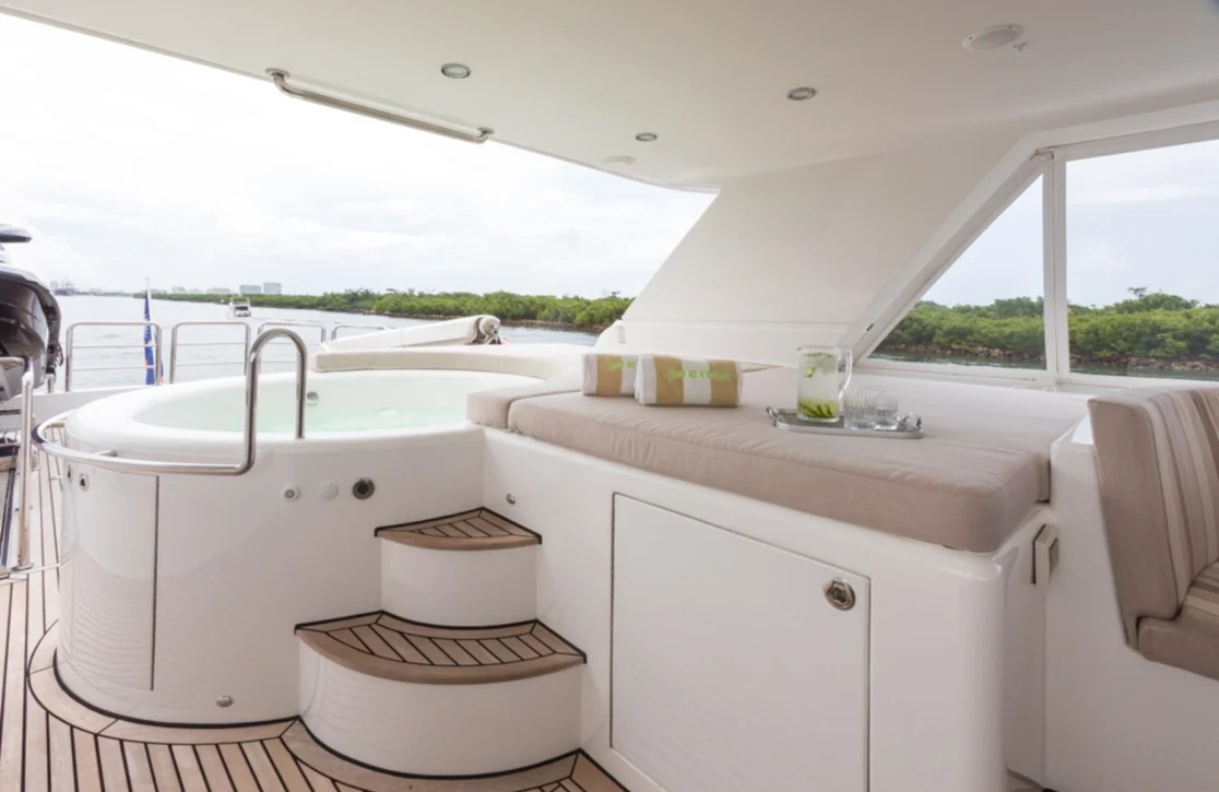 An image of Picnic yacht