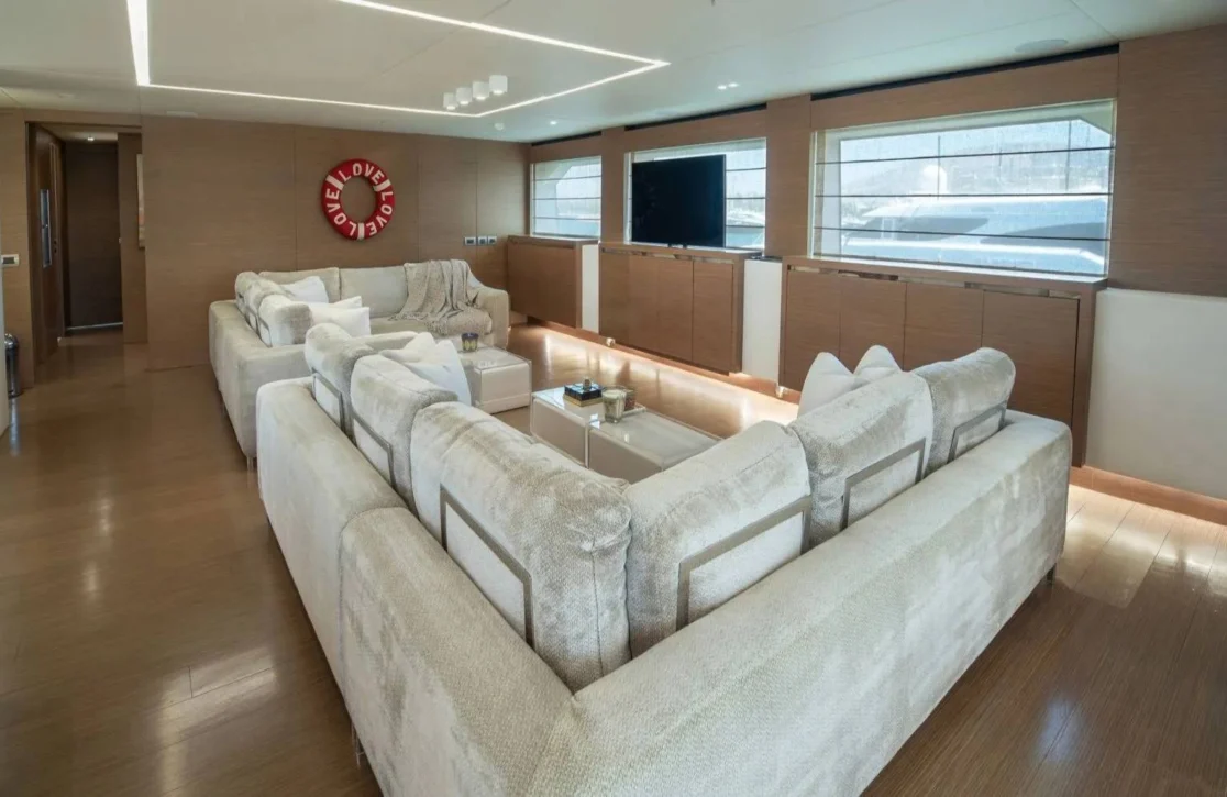 An image of Ipanemas yacht