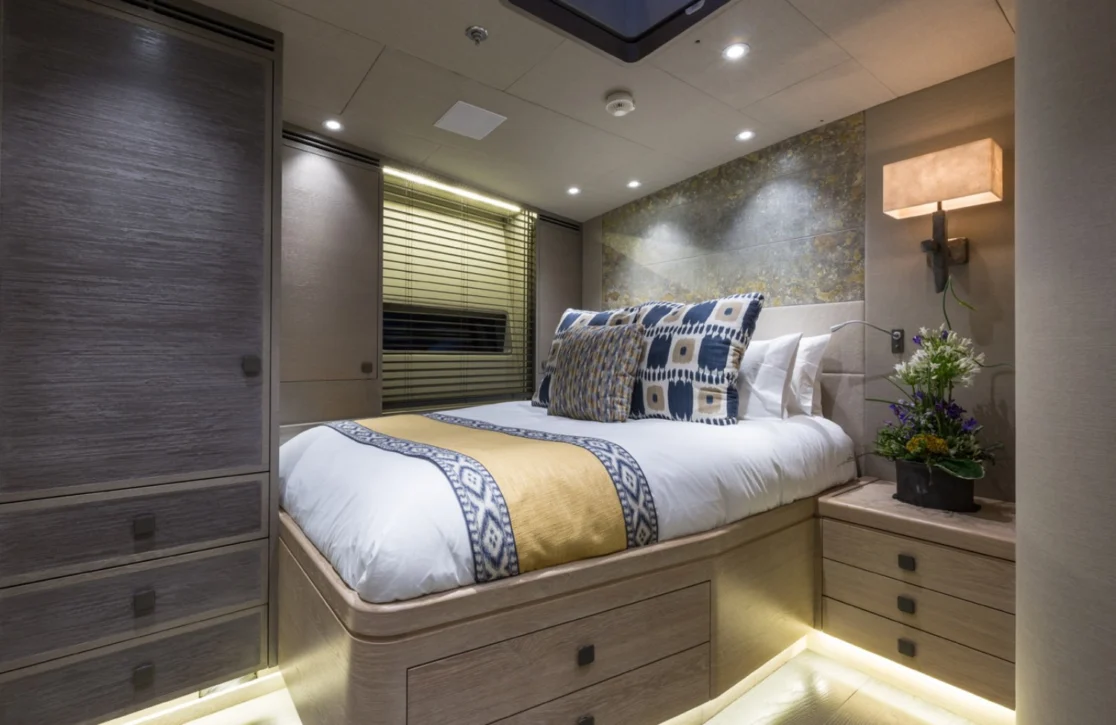 An image of Inukshuk yacht