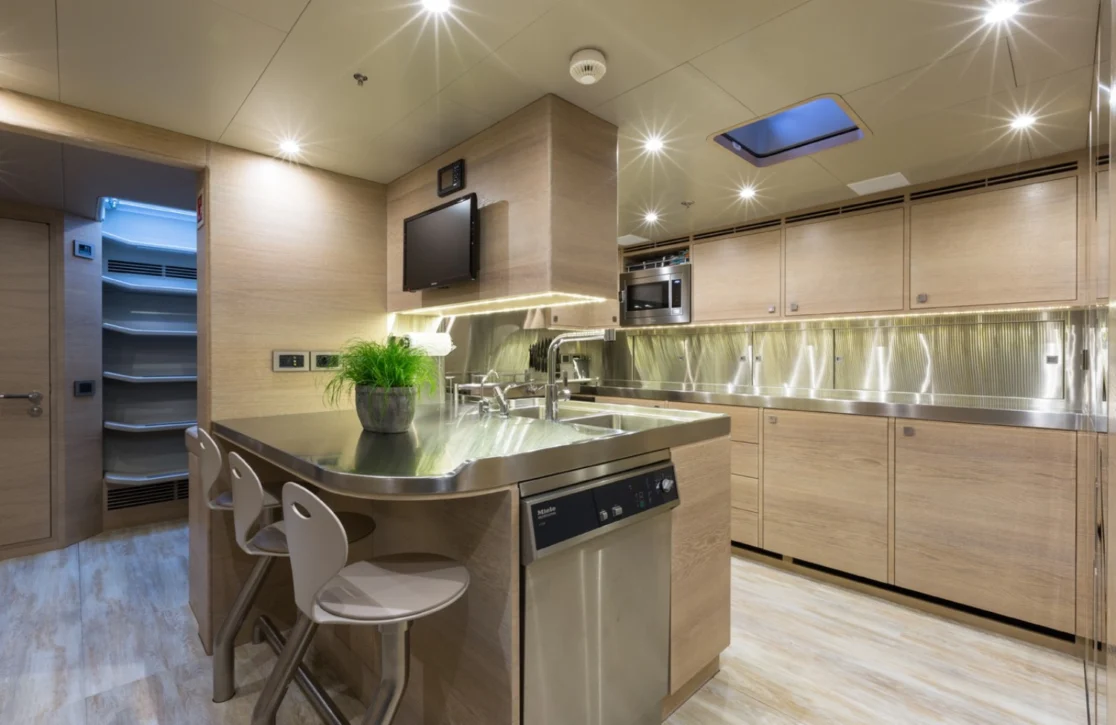An image of Inukshuk yacht