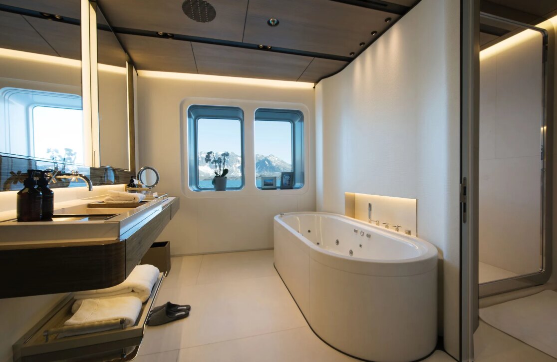 An image of Cloudbreak yacht