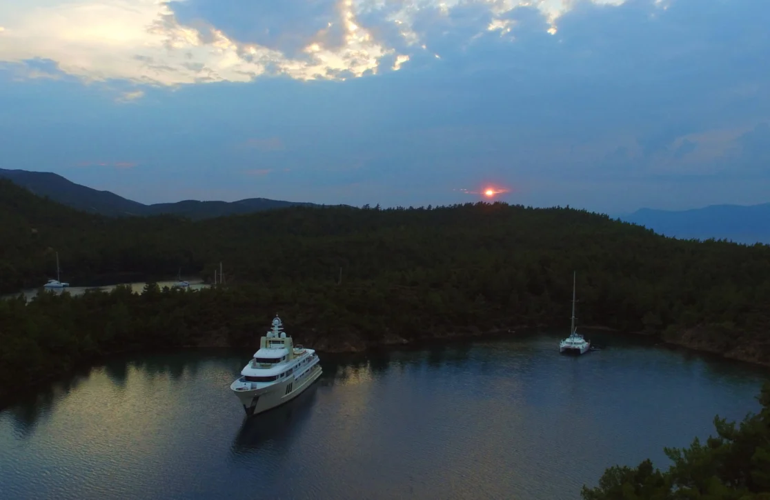 An image of E & E yacht