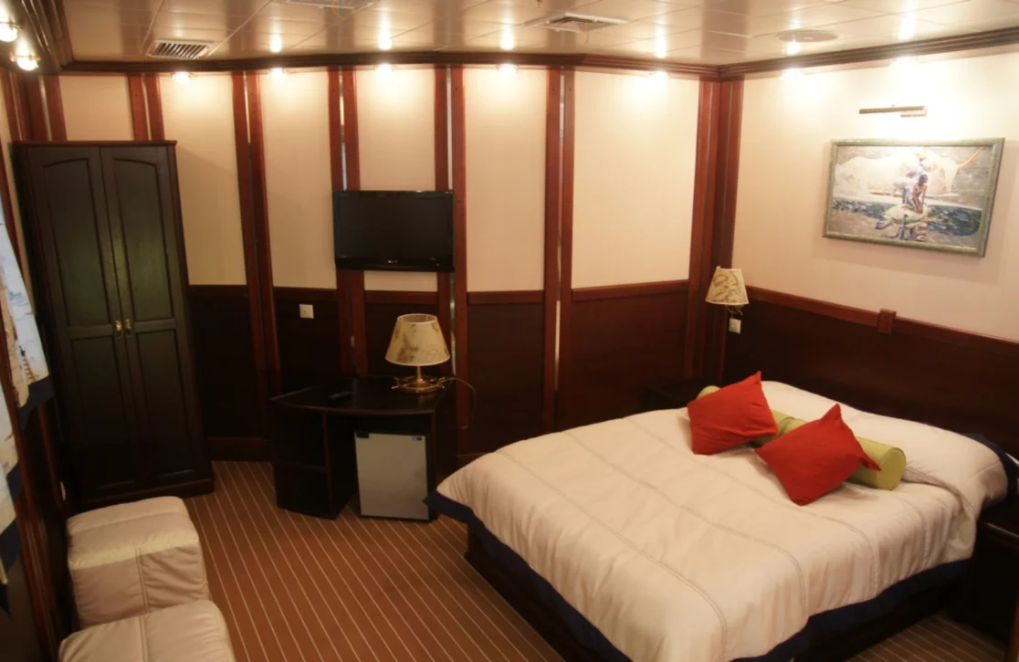 An image of Running On Waves yacht