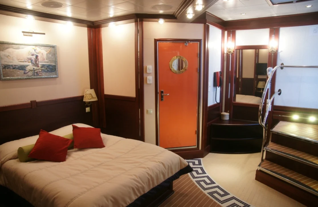 An image of Running On Waves yacht