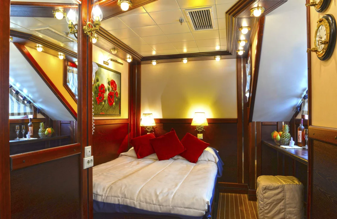 An image of Running On Waves yacht