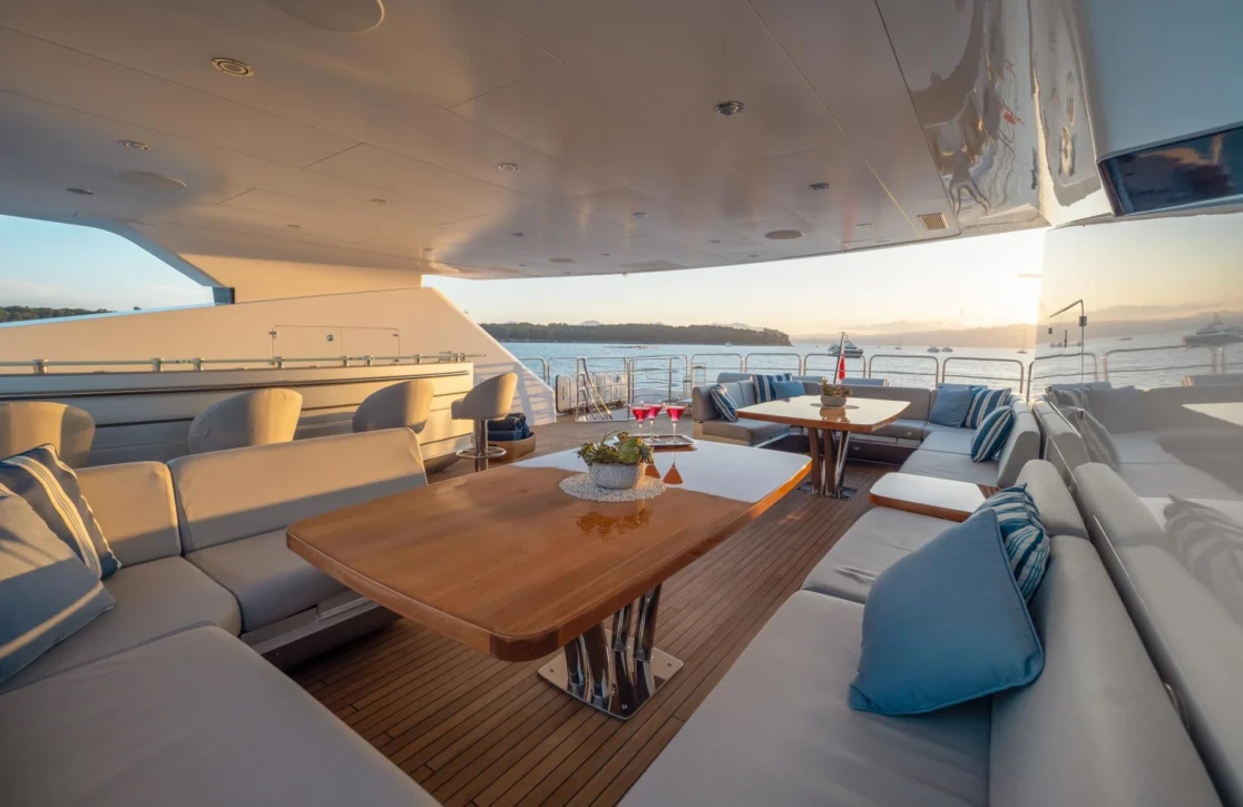 An image of Arados yacht
