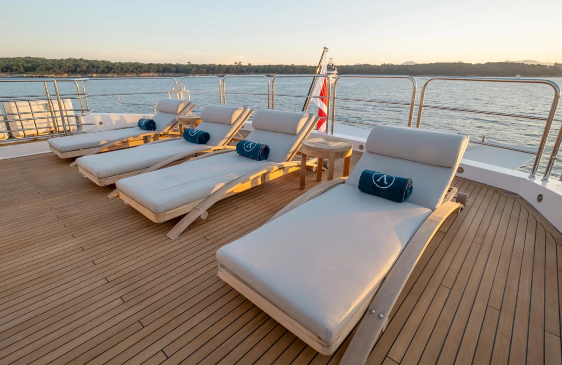 An image of Arados yacht