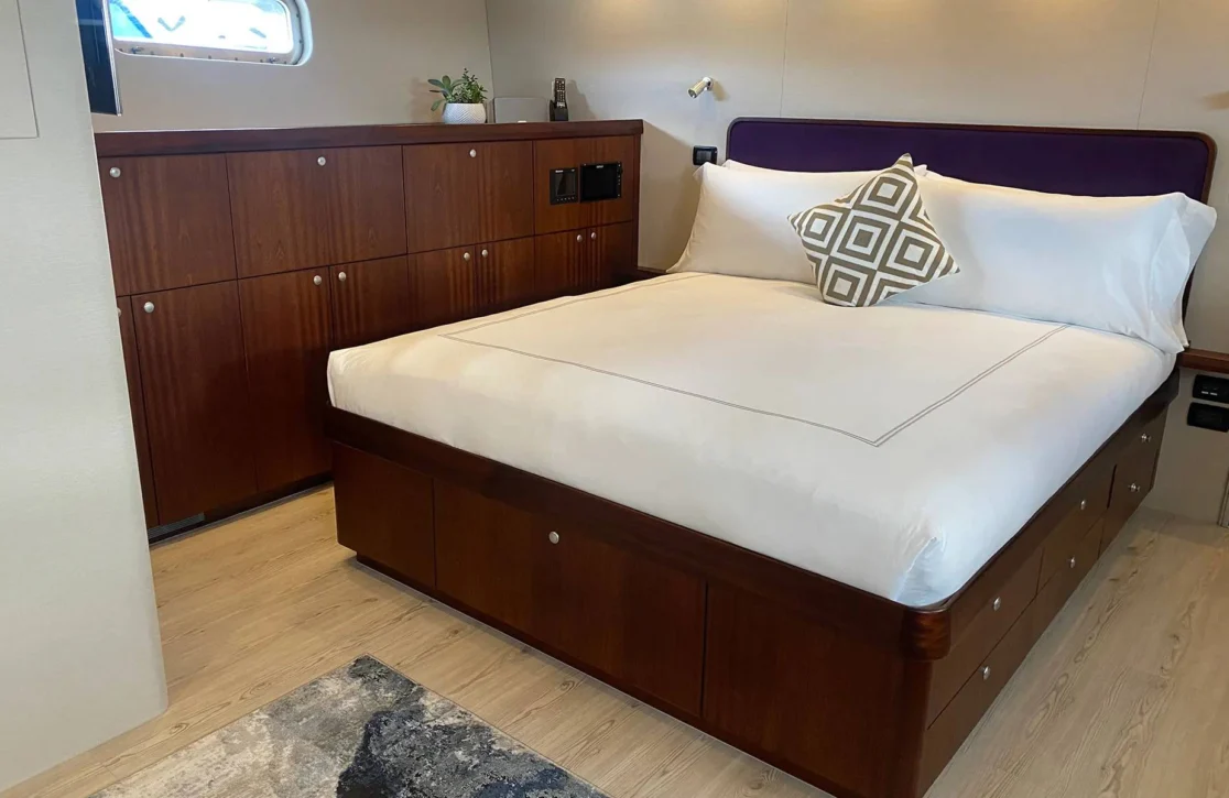 An image of Iceberg yacht