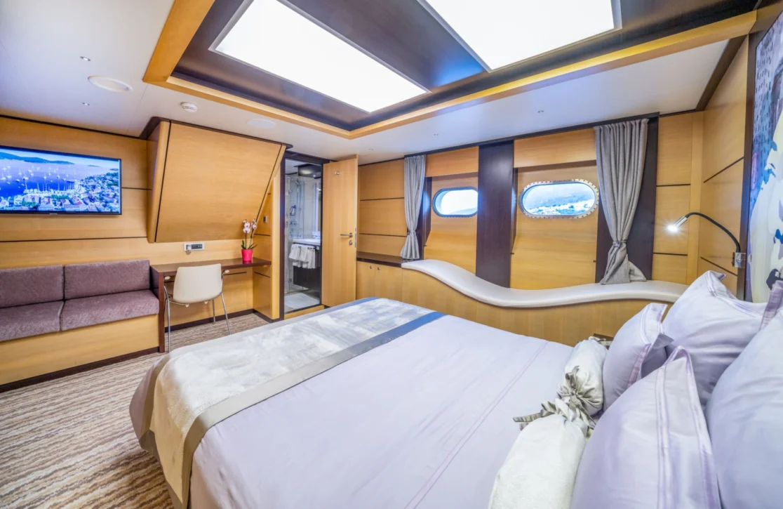 An image of Navilux yacht