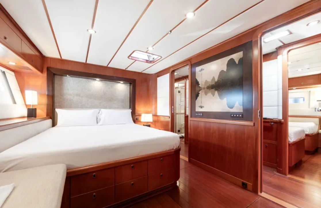 An image of Selena yacht