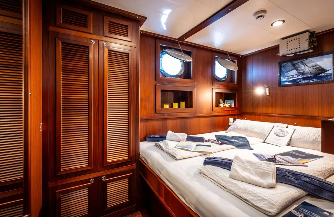 An image of Chronos yacht