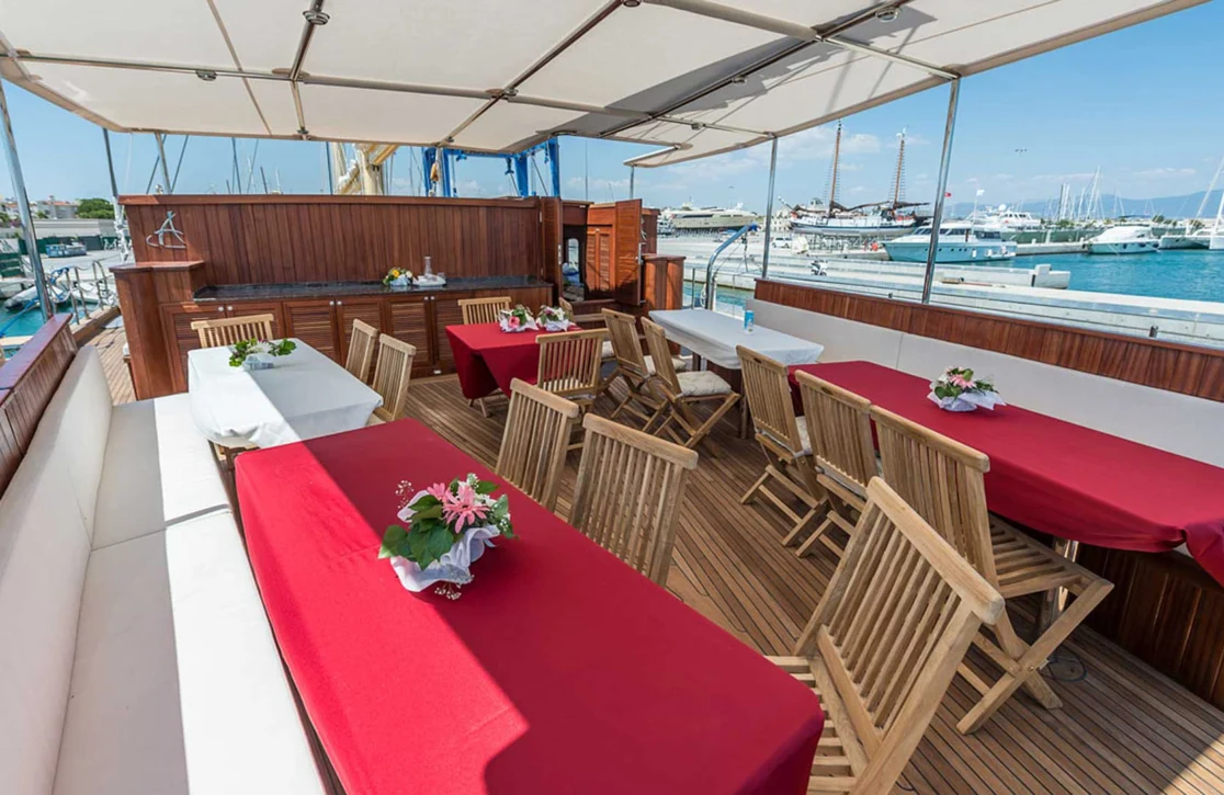 An image of Chronos yacht