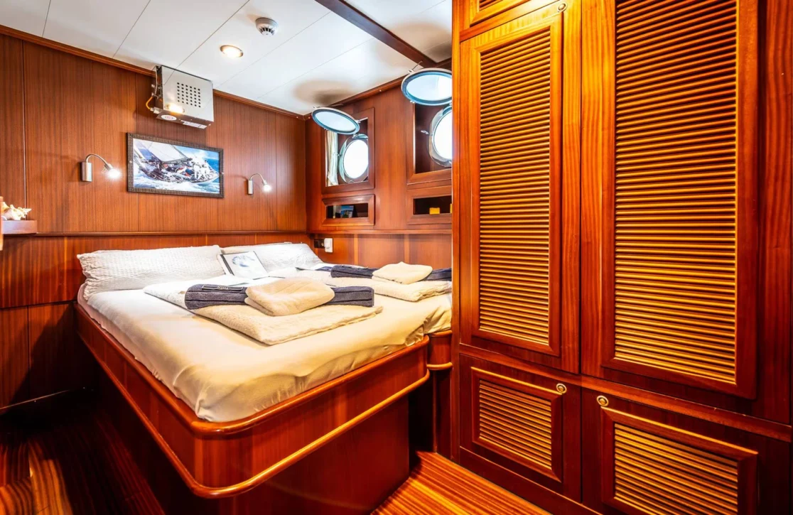 An image of Chronos yacht