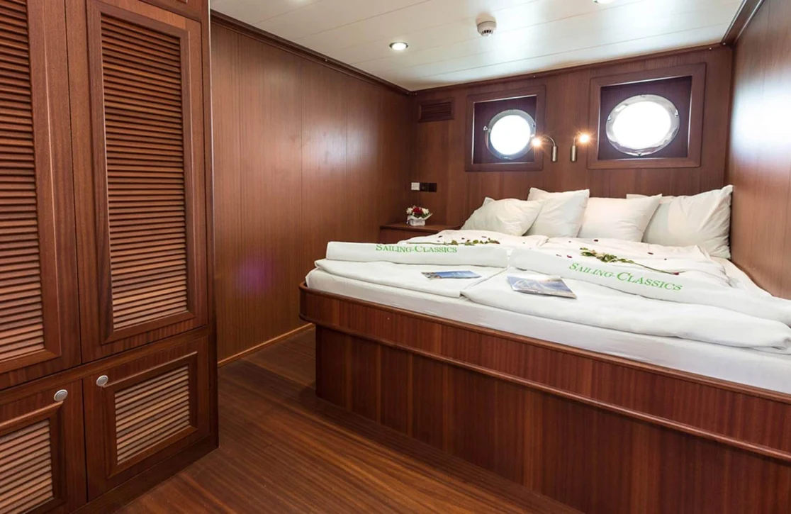 An image of Chronos yacht