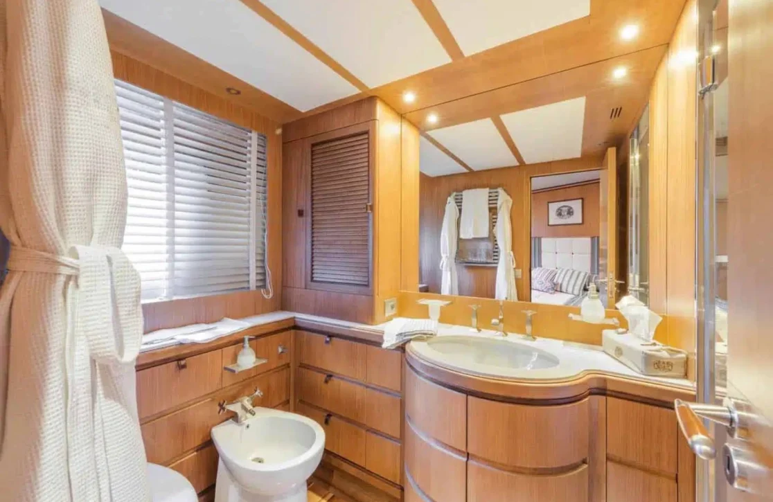 An image of Angra Too yacht