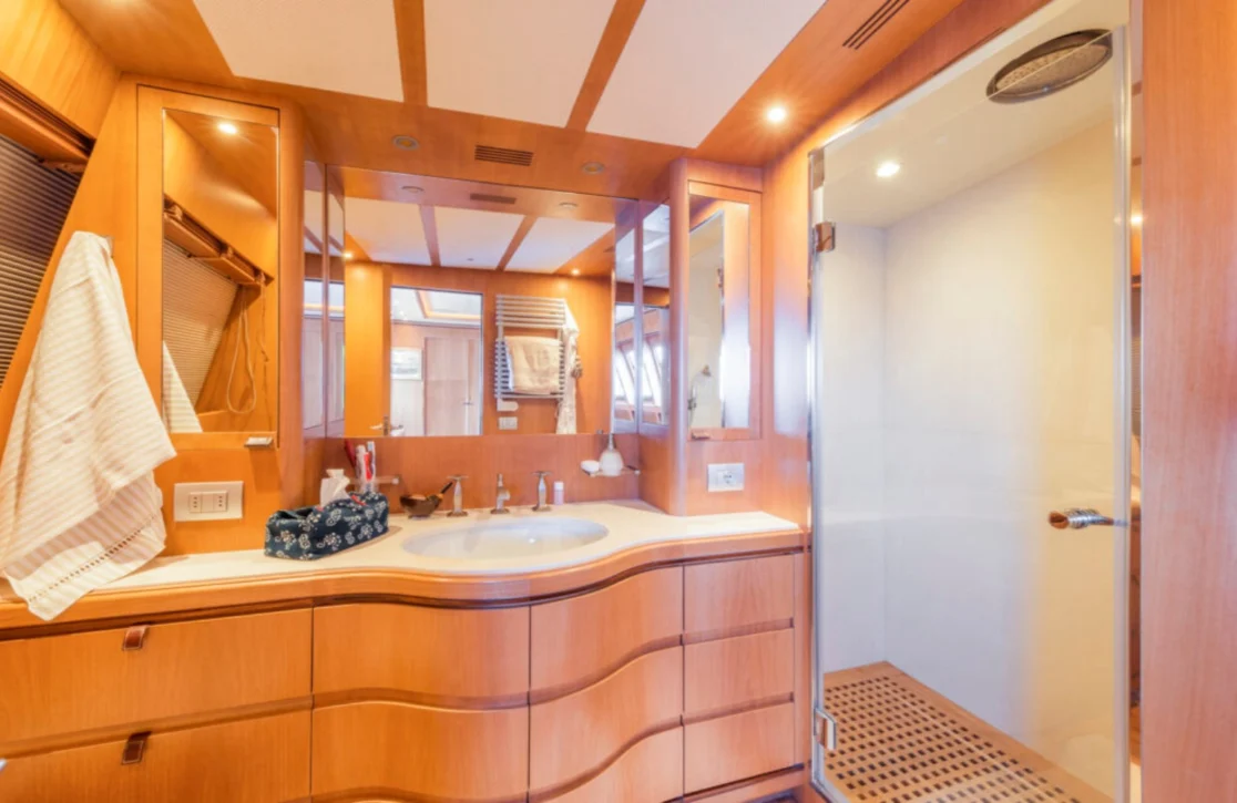 An image of Angra Too yacht