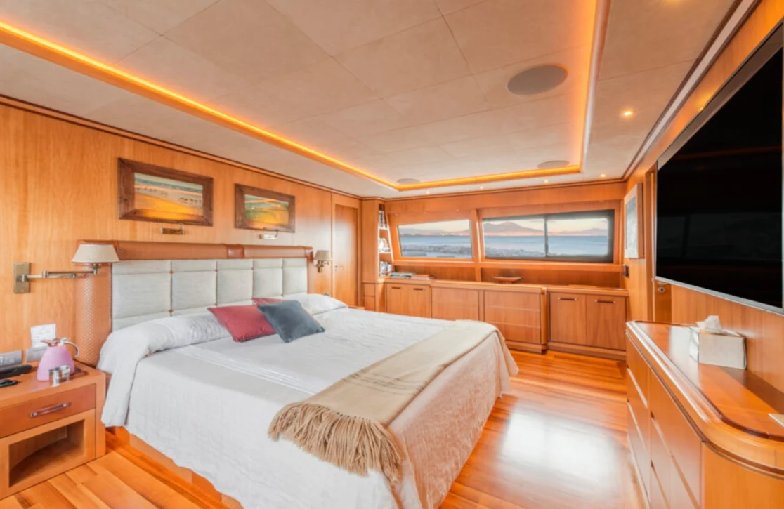An image of Angra Too yacht