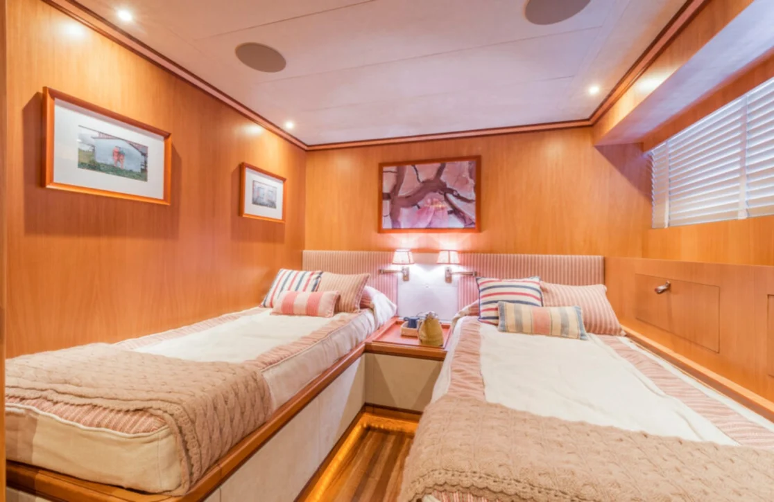 An image of Angra Too yacht