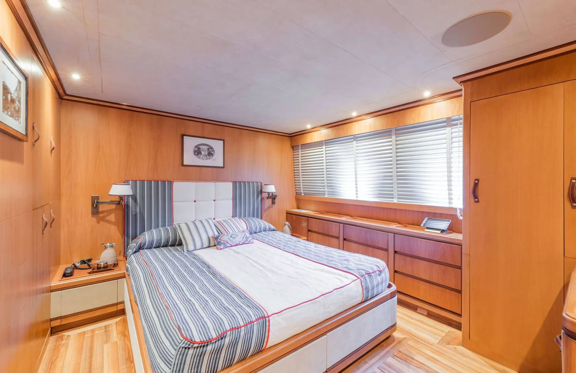 A preview of interior Bedroom cabin