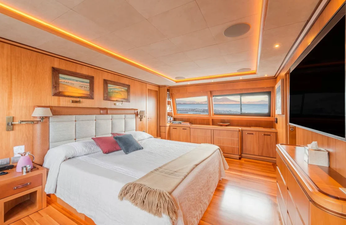 An image of Angra Too yacht