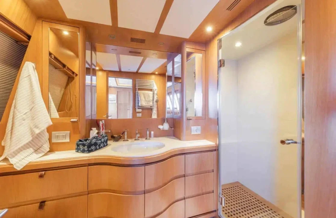 An image of Angra Too yacht