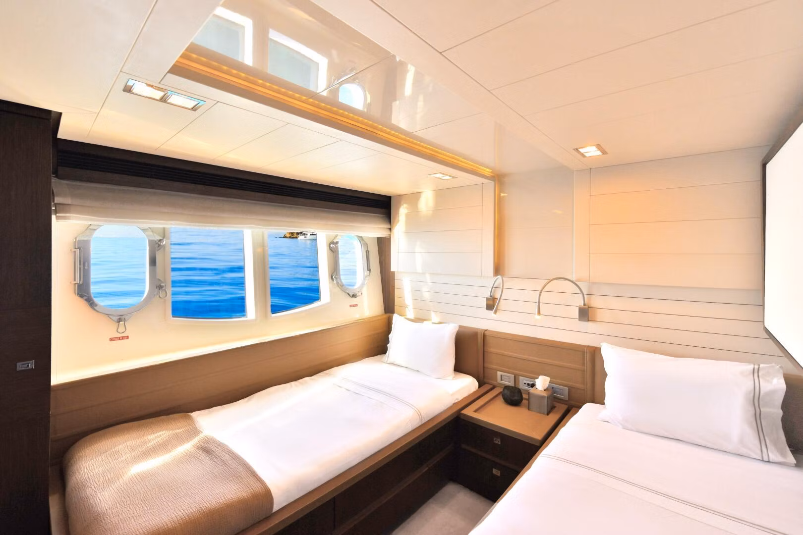 An image of Infinitas yacht