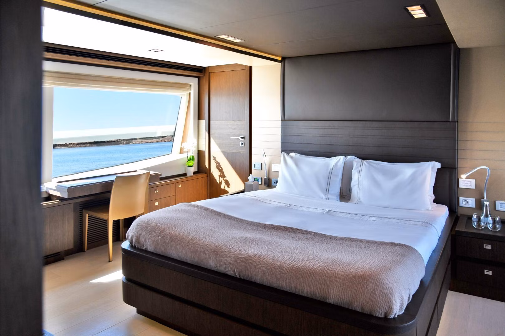 An image of Infinitas yacht