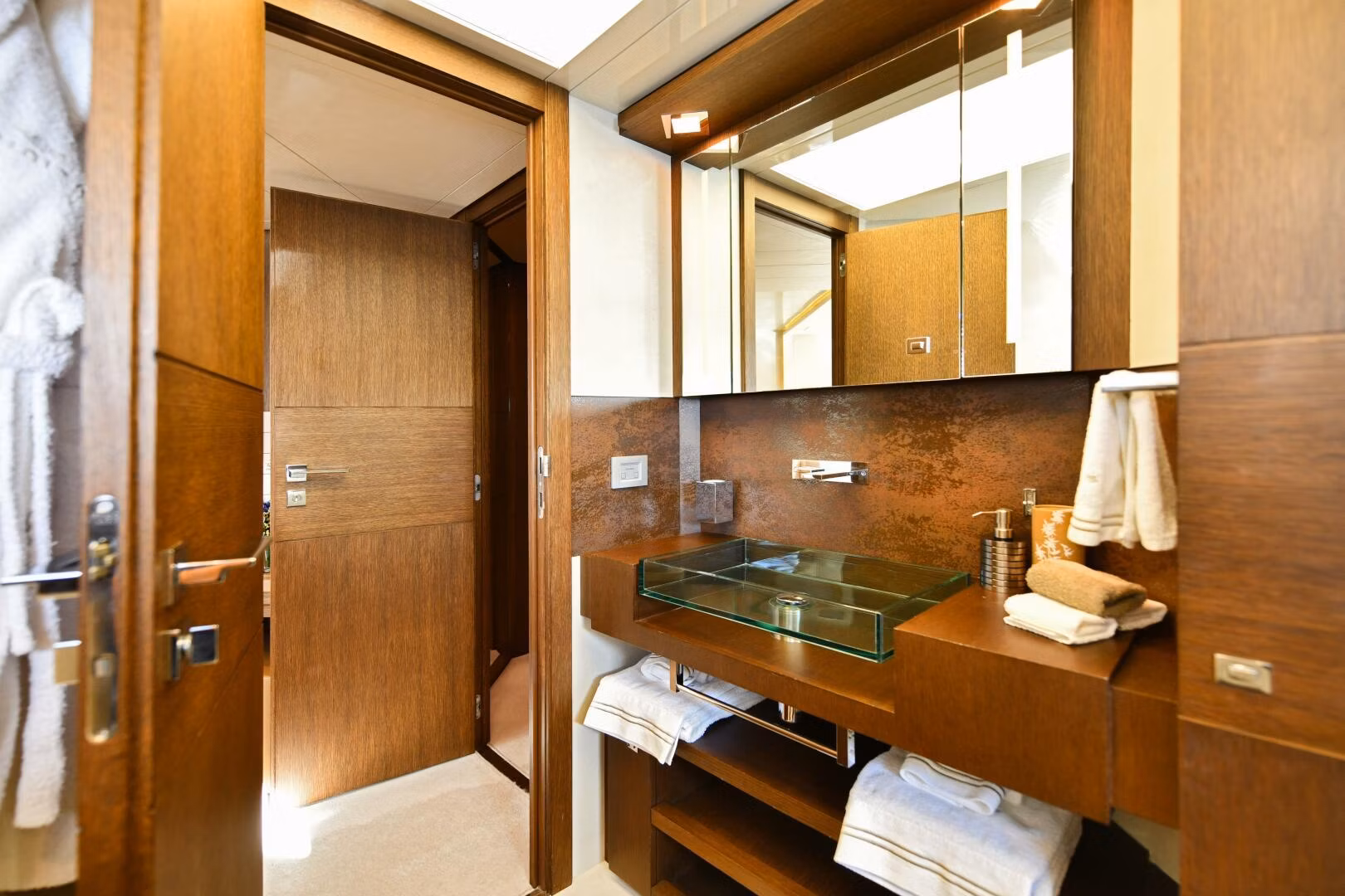 An image of Infinitas yacht