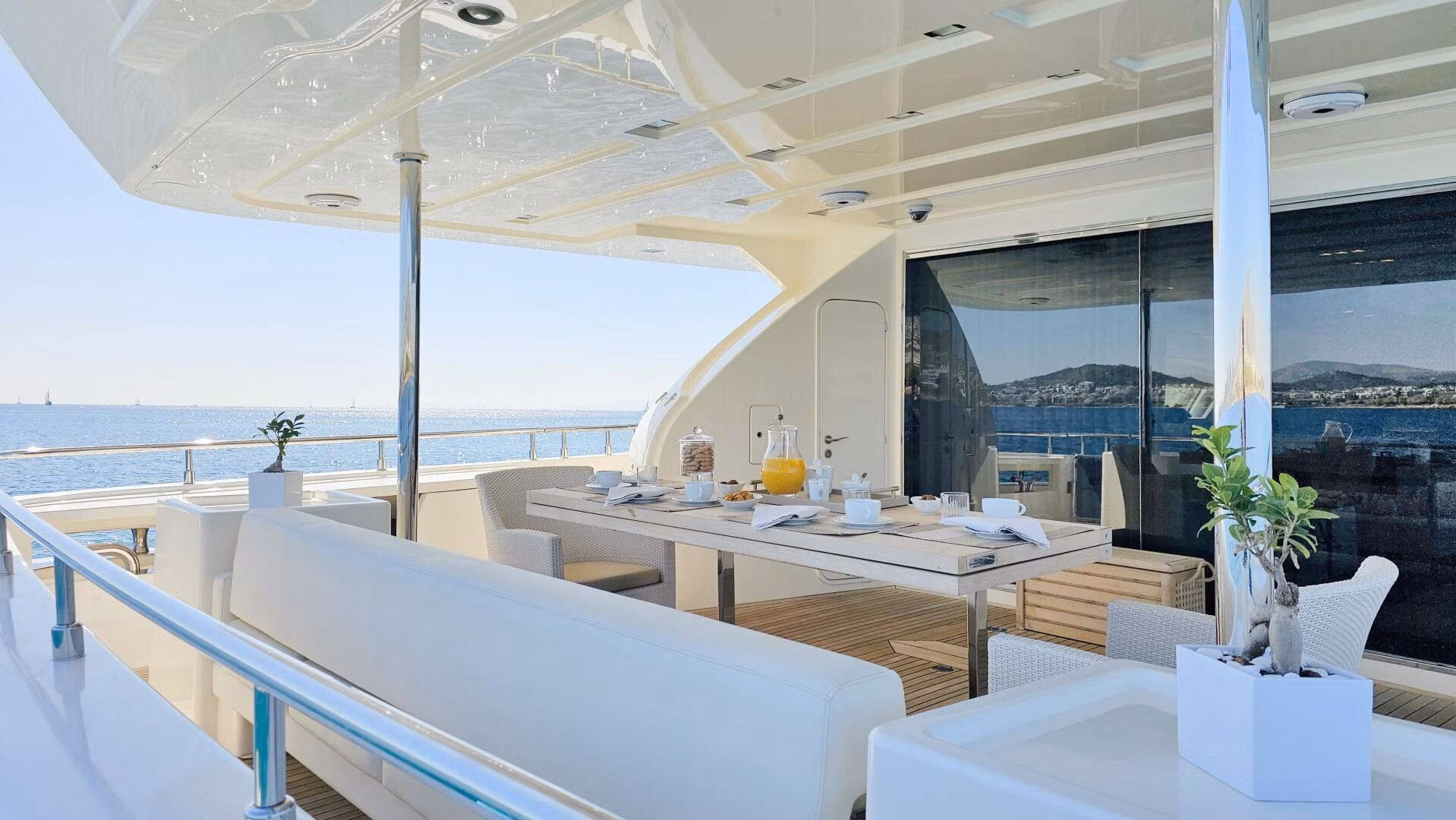 An image of Infinitas yacht