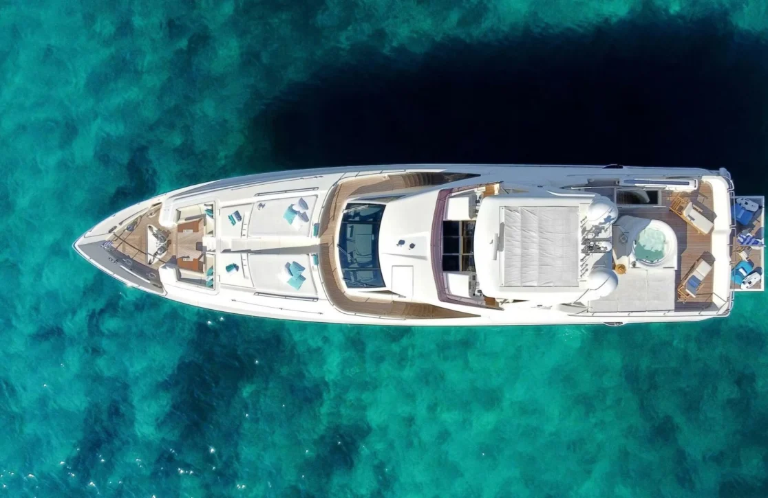 An image of Infinitas yacht