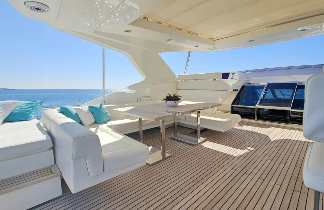 An image of Infinitas yacht