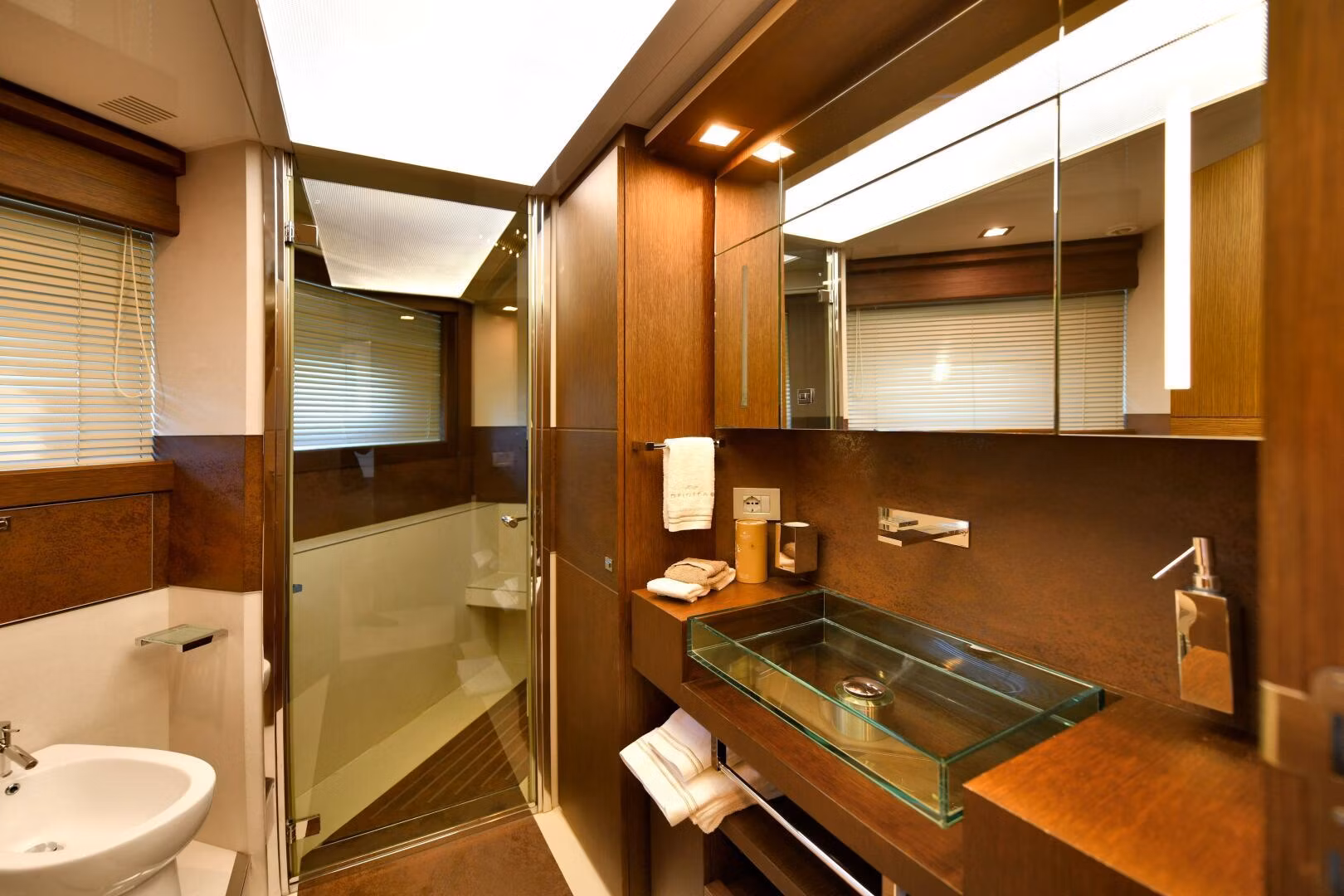 An image of Infinitas yacht